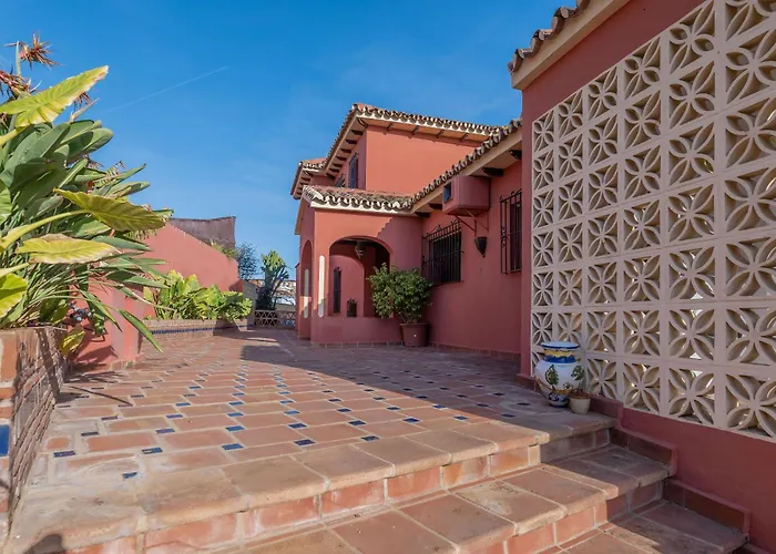 Classic 5 Bdrm Andalucian Villa W Pool & Sea View
