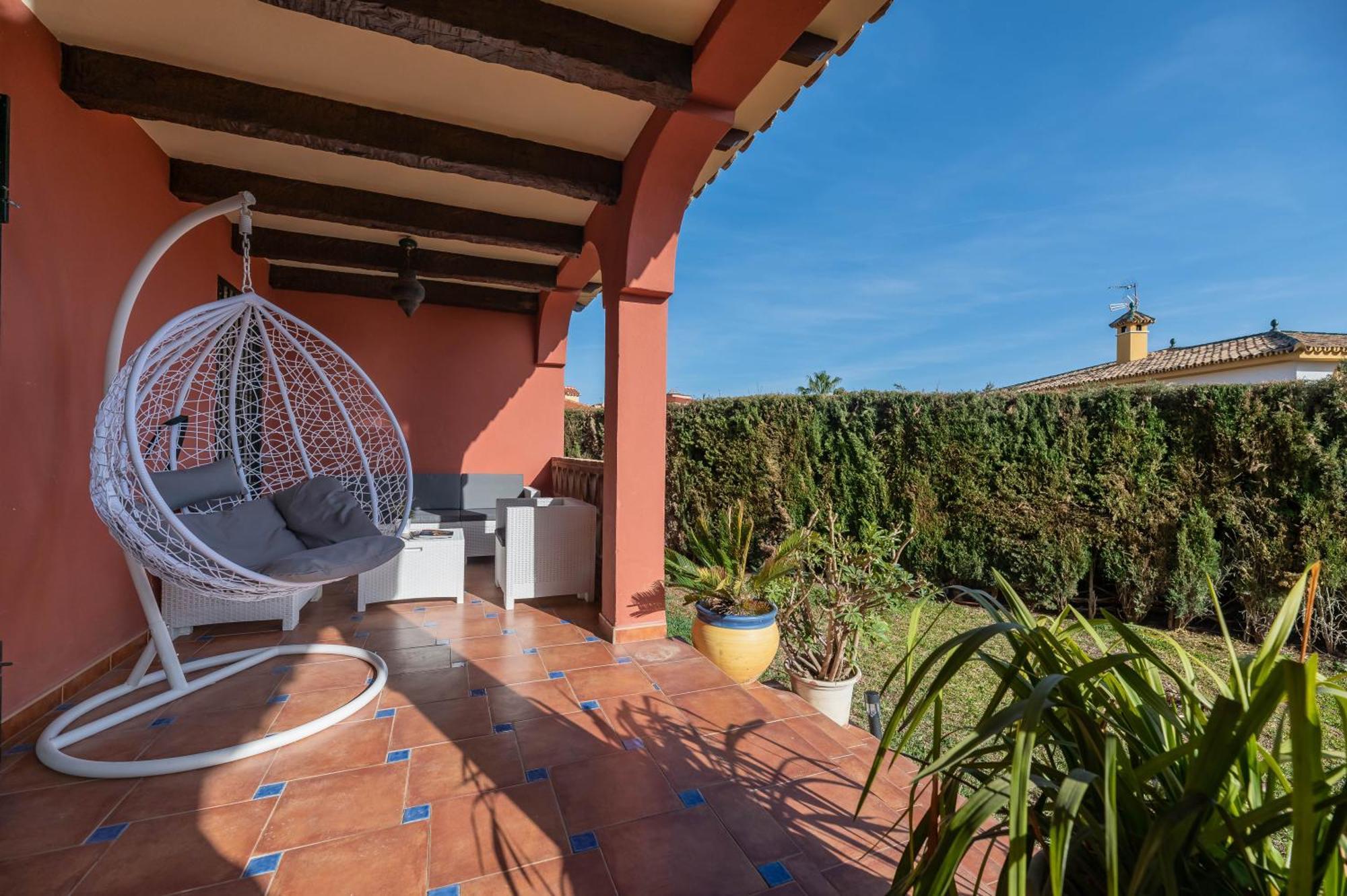 Classic 5 Bdrm Andalucian W Pool & Sea View Apartamento
