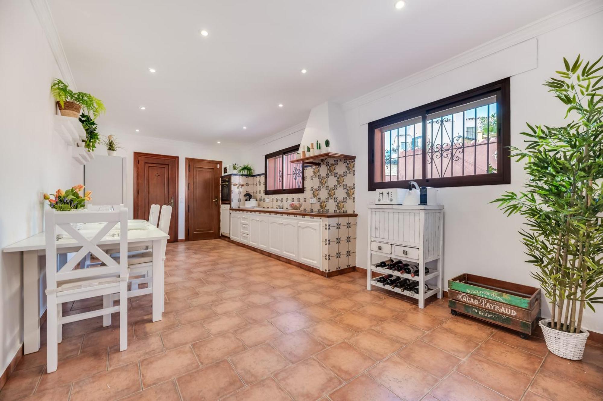 Classic 5 Bdrm Andalucian W Pool & Sea View Apartamento