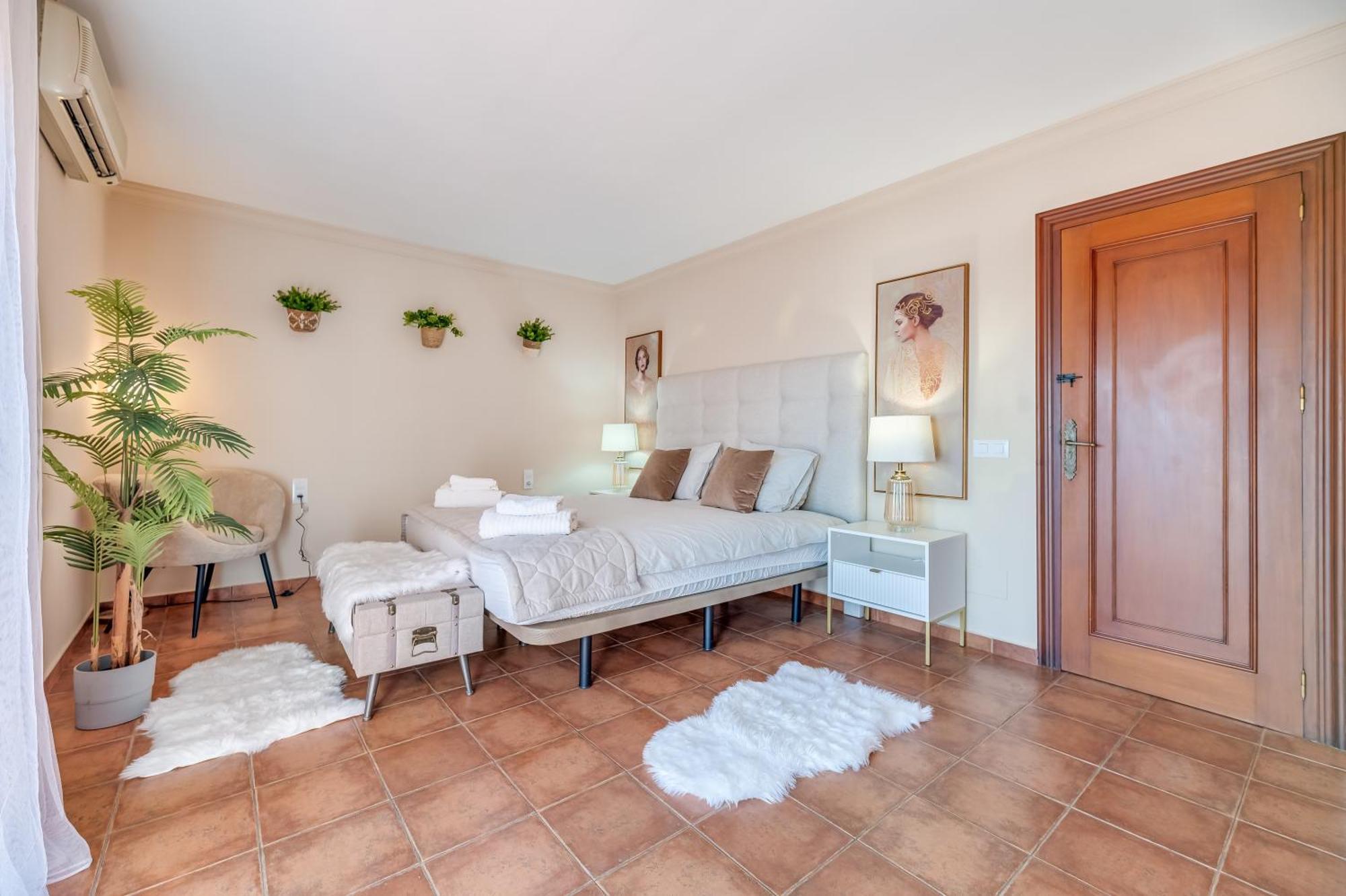 Apartment Classic 5 Bdrm Andalucian W Pool & Sea View